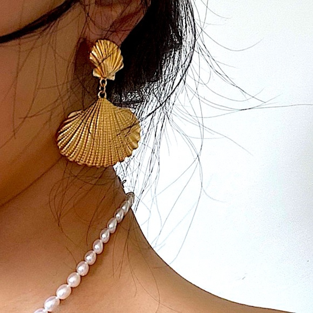 NWT Gold Seashell Statement Shell Beach Summer Vacation Earrings